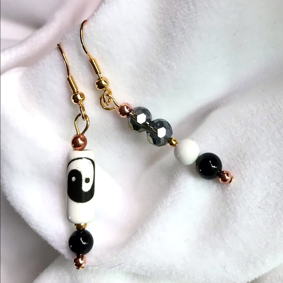 Handmade Earrings with Vintage and ModernElements (E173-2H) - Picture 4 of 4